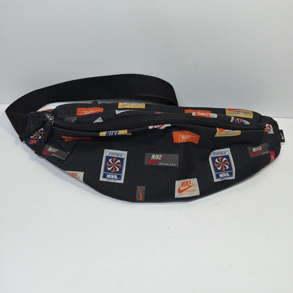 Nike Heritage Fanny Pack Waist Bag Unisex OS Black Logo Print Streetwear Sporty